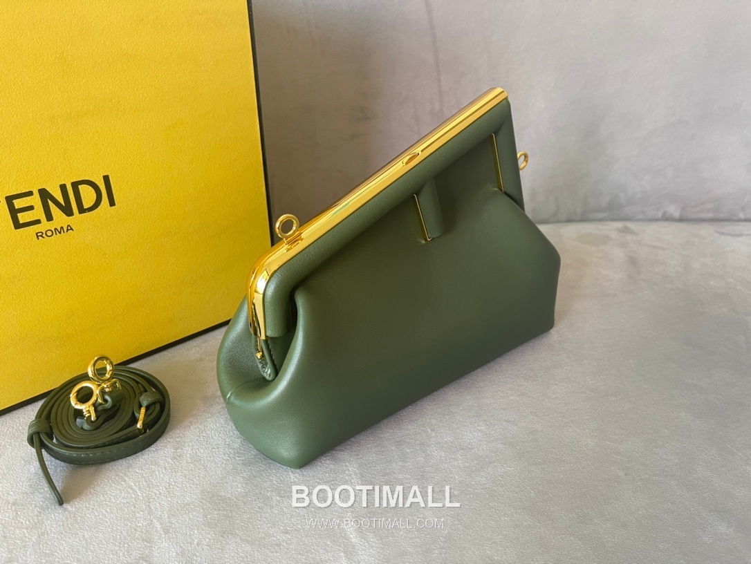 Fendi First Nappa Leather Small Bag 펜디 퍼스트 나파 가죽 스몰 토트 클러치백 129M90 26cm 3