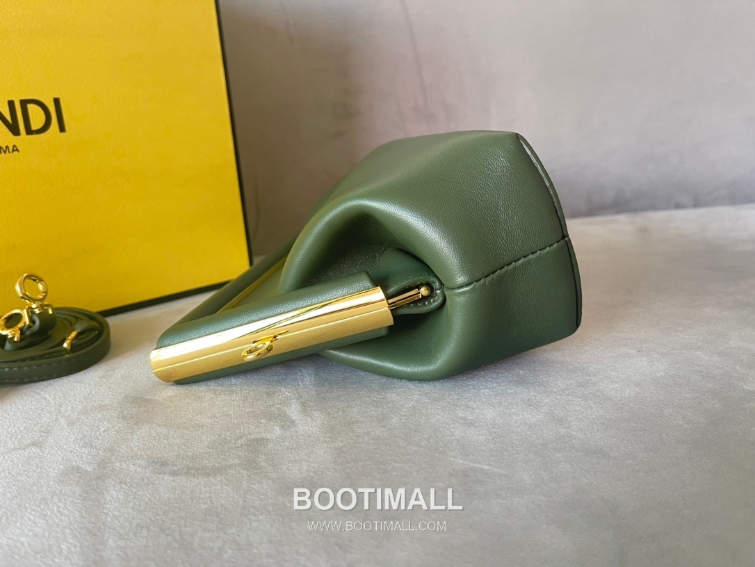 Fendi First Nappa Leather Small Bag 펜디 퍼스트 나파 가죽 스몰 토트 클러치백 129M90 26cm 4