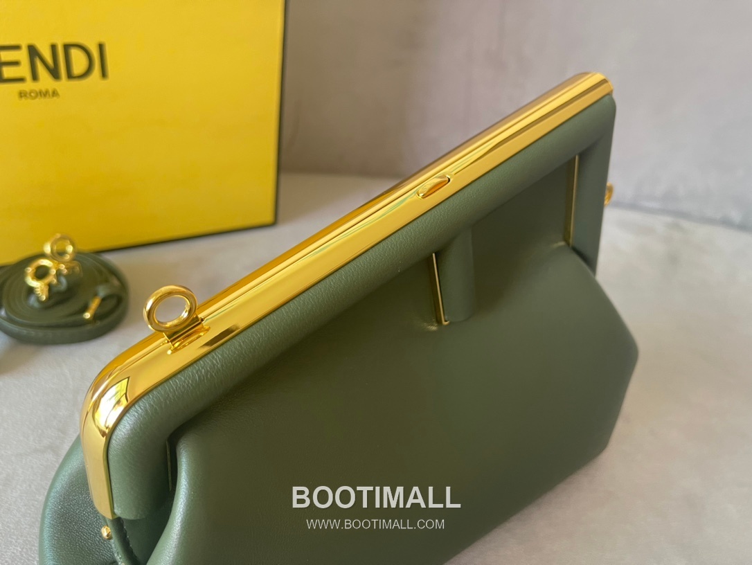 Fendi First Nappa Leather Small Bag 펜디 퍼스트 나파 가죽 스몰 토트 클러치백 129M90 26cm 7