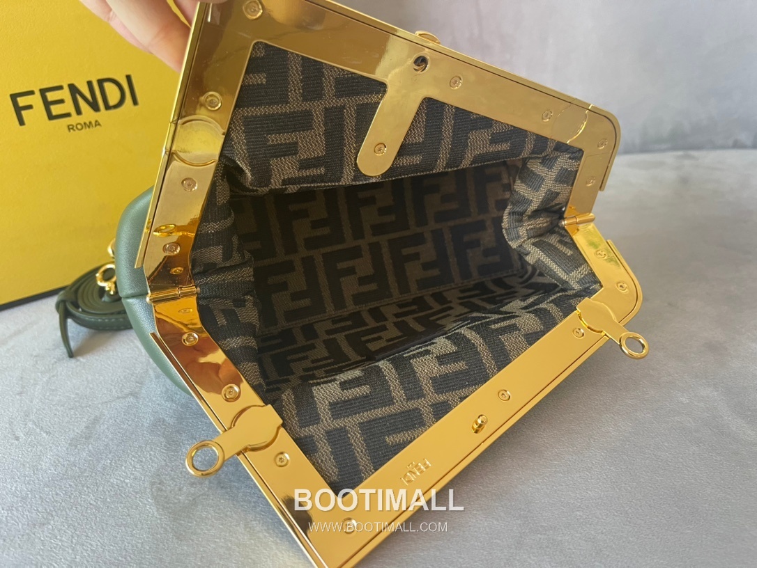 Fendi First Nappa Leather Small Bag 펜디 퍼스트 나파 가죽 스몰 토트 클러치백 129M90 26cm 9