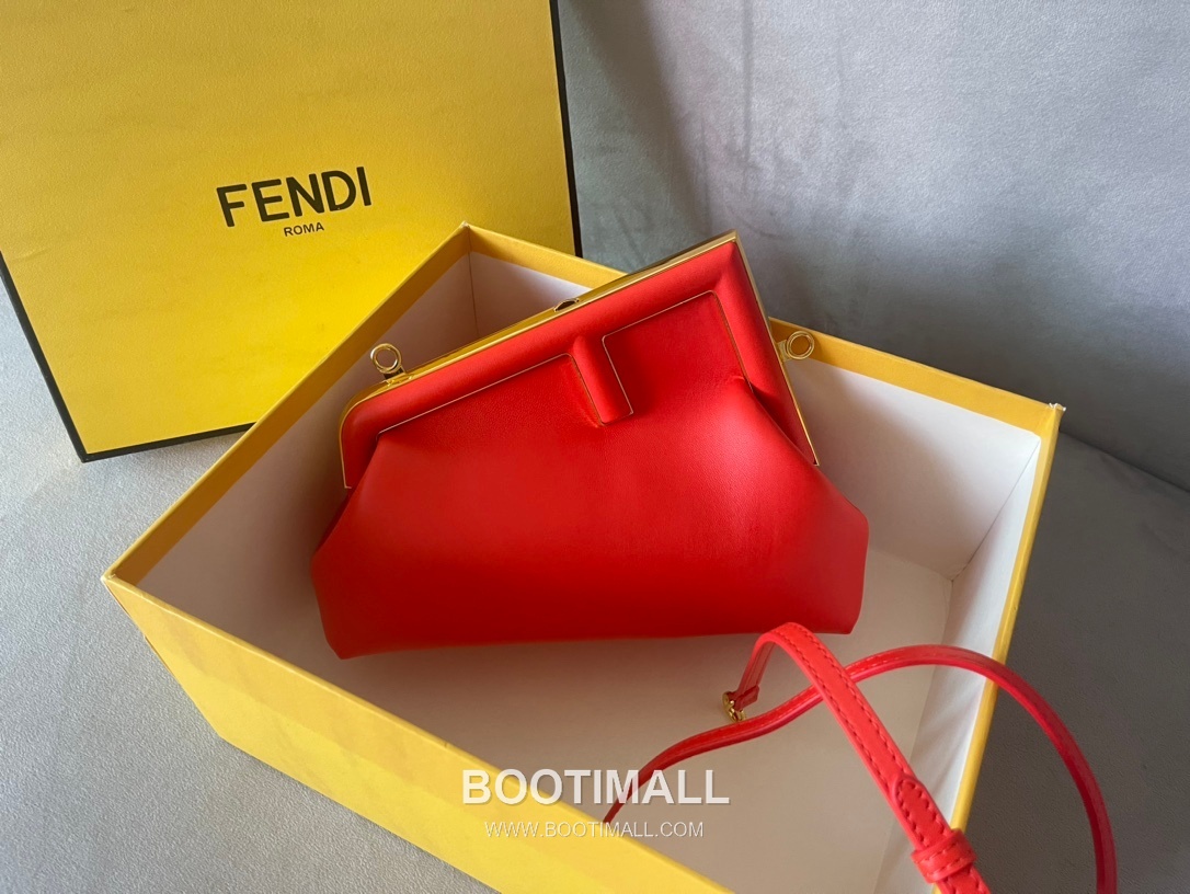 Fendi First Nappa Leather Small Bag 펜디 퍼스트 나파 가죽 스몰 토트 클러치백 129M90 26cm 1