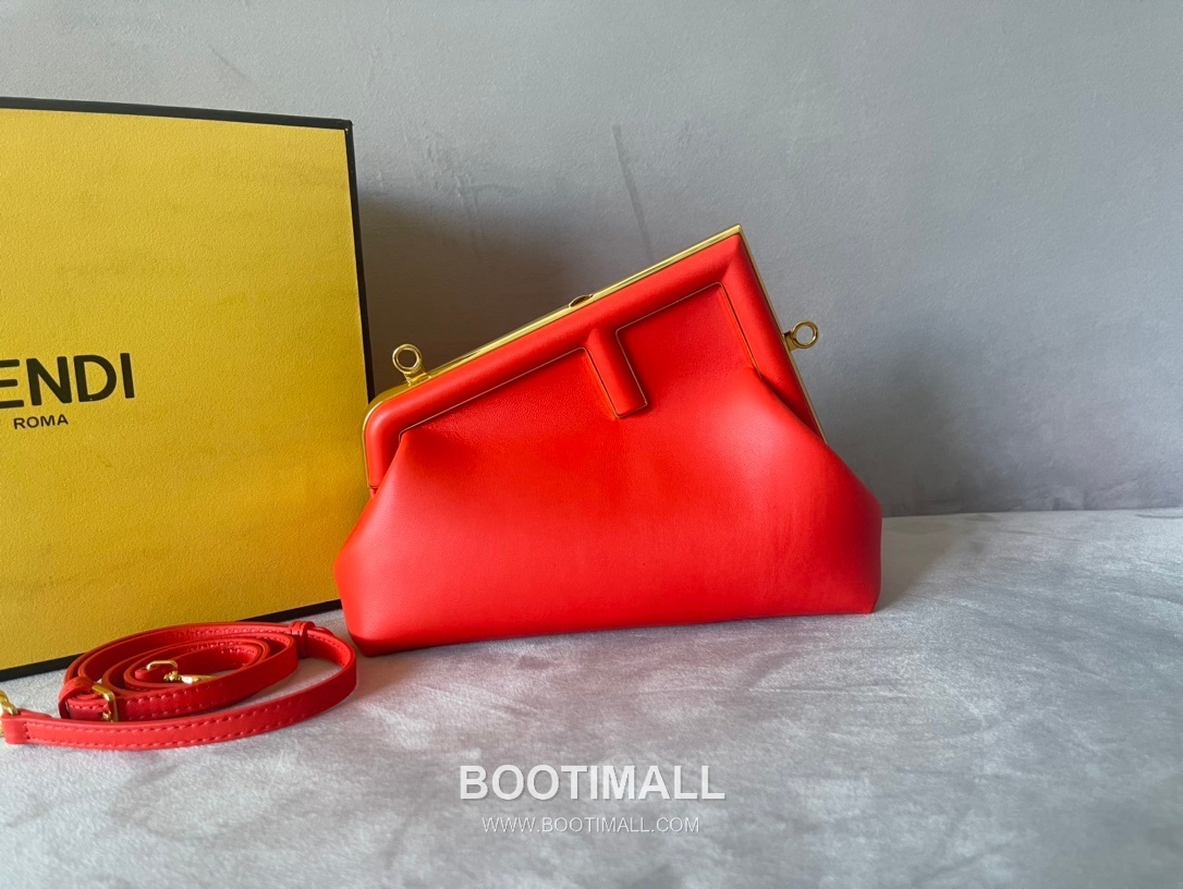 Fendi First Nappa Leather Small Bag 펜디 퍼스트 나파 가죽 스몰 토트 클러치백 129M90 26cm 2