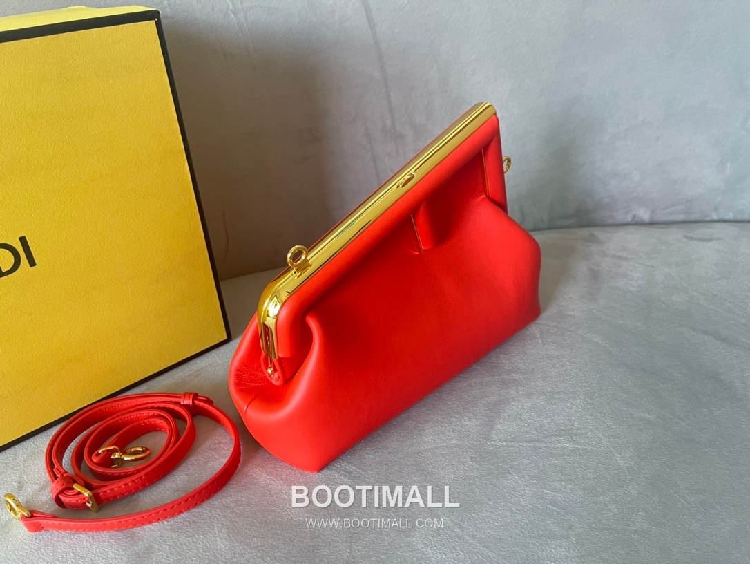 Fendi First Nappa Leather Small Bag 펜디 퍼스트 나파 가죽 스몰 토트 클러치백 129M90 26cm 3