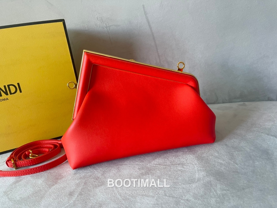 Fendi First Nappa Leather Small Bag 펜디 퍼스트 나파 가죽 스몰 토트 클러치백 129M90 26cm 5