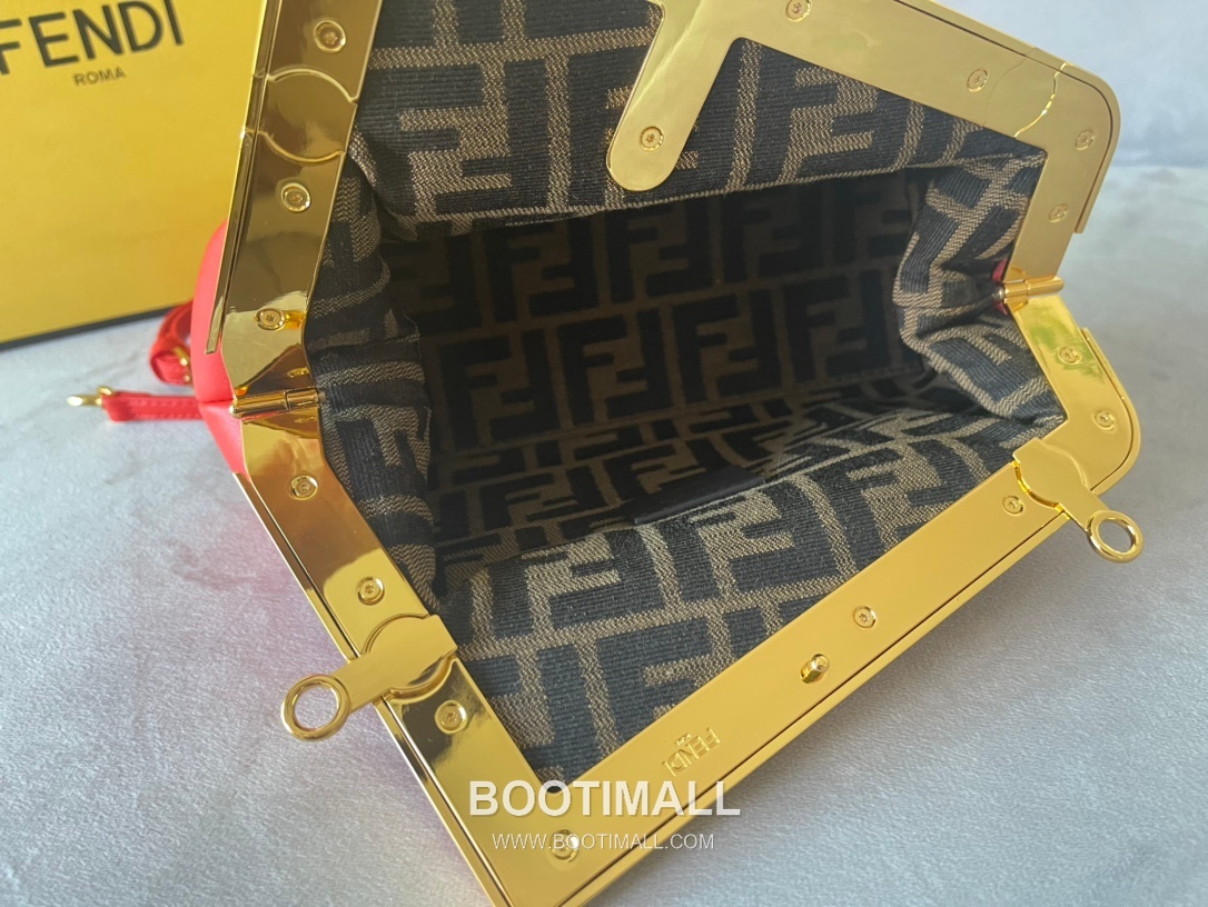 Fendi First Nappa Leather Small Bag 펜디 퍼스트 나파 가죽 스몰 토트 클러치백 129M90 26cm 9