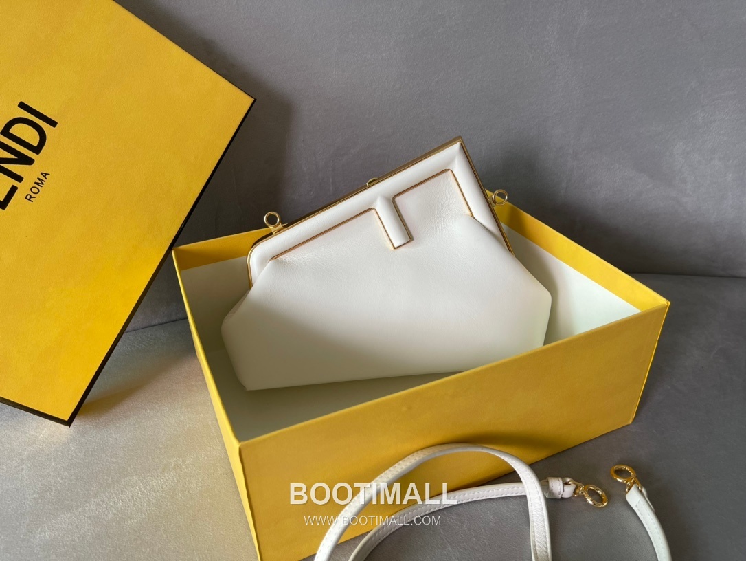 Fendi First Nappa Leather Small Bag 펜디 퍼스트 나파 가죽 스몰 토트 클러치백 129M90 26cm 1
