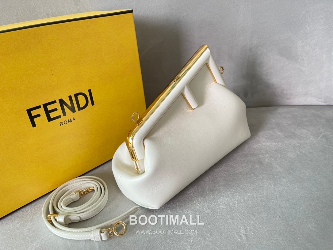 Fendi First Nappa Leather Small Bag 펜디 퍼스트 나파 가죽 스몰 토트 클러치백 129M90 26cm 3