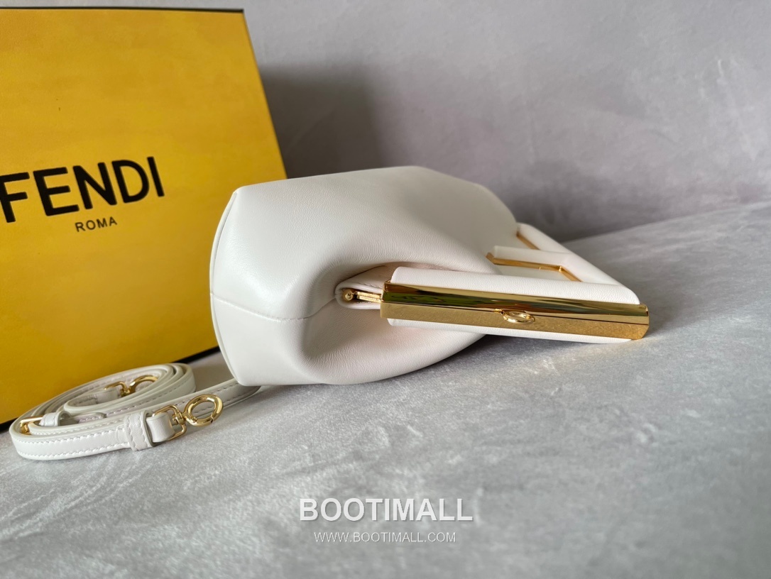 Fendi First Nappa Leather Small Bag 펜디 퍼스트 나파 가죽 스몰 토트 클러치백 129M90 26cm 4