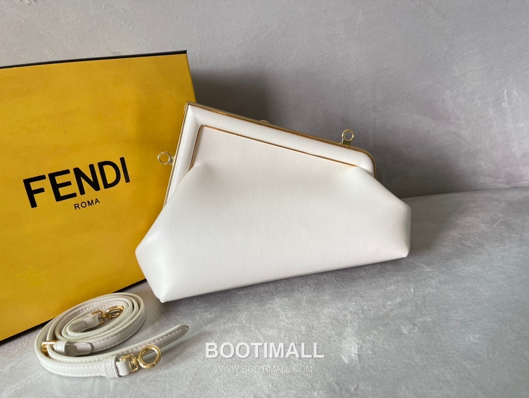 Fendi First Nappa Leather Small Bag 펜디 퍼스트 나파 가죽 스몰 토트 클러치백 129M90 26cm 5