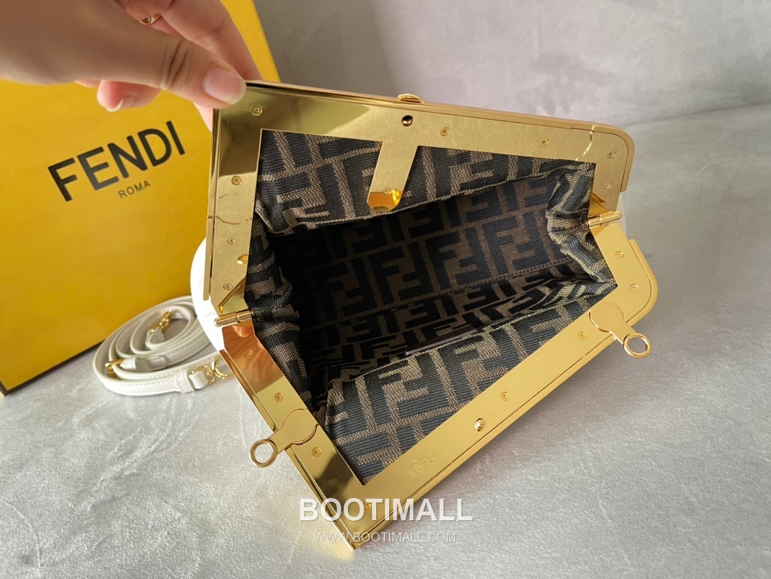 Fendi First Nappa Leather Small Bag 펜디 퍼스트 나파 가죽 스몰 토트 클러치백 129M90 26cm 8