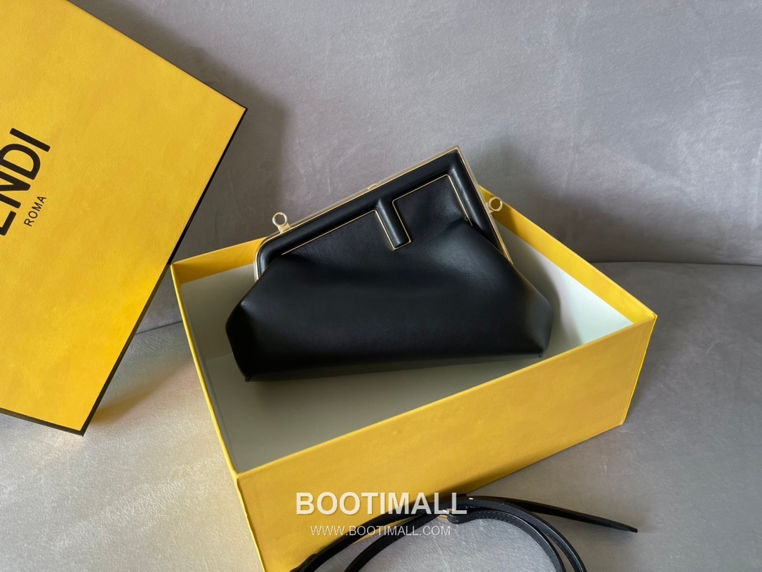 Fendi First Nappa Leather Small Bag 펜디 퍼스트 나파 가죽 스몰 토트 클러치백 129M90 26cm 1