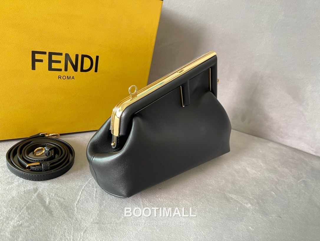 Fendi First Nappa Leather Small Bag 펜디 퍼스트 나파 가죽 스몰 토트 클러치백 129M90 26cm 3