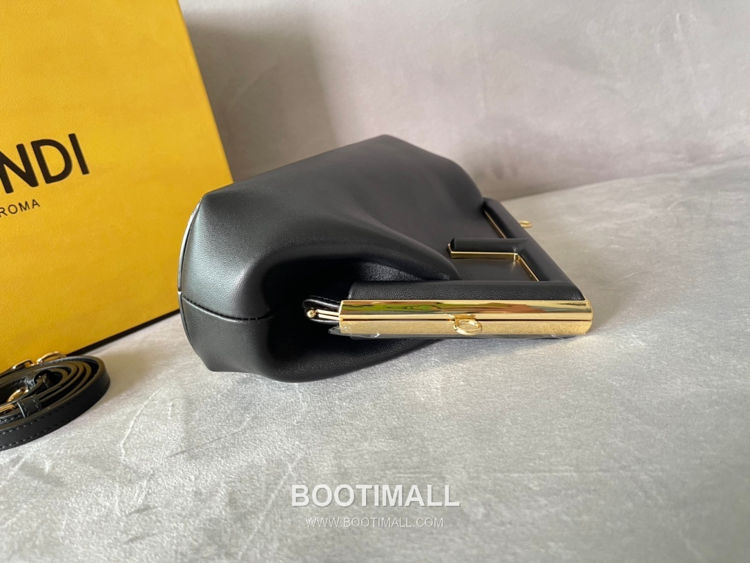 Fendi First Nappa Leather Small Bag 펜디 퍼스트 나파 가죽 스몰 토트 클러치백 129M90 26cm 4