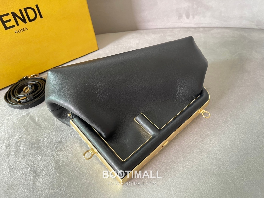 Fendi First Nappa Leather Small Bag 펜디 퍼스트 나파 가죽 스몰 토트 클러치백 129M90 26cm 6