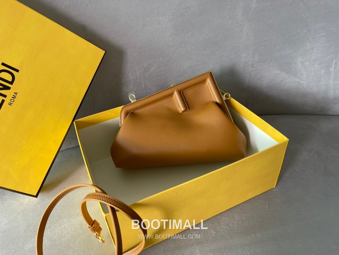 Fendi First Nappa Leather Small Bag 펜디 퍼스트 나파 가죽 스몰 토트 클러치백 129M90 26cm 1