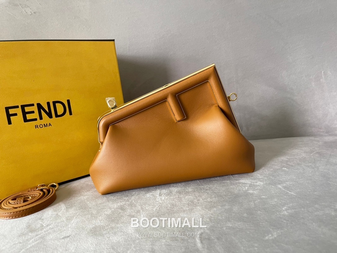 Fendi First Nappa Leather Small Bag 펜디 퍼스트 나파 가죽 스몰 토트 클러치백 129M90 26cm 2
