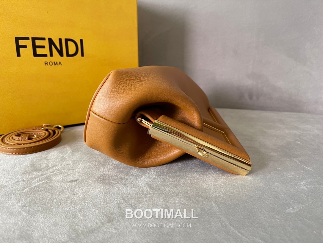 Fendi First Nappa Leather Small Bag 펜디 퍼스트 나파 가죽 스몰 토트 클러치백 129M90 26cm 4