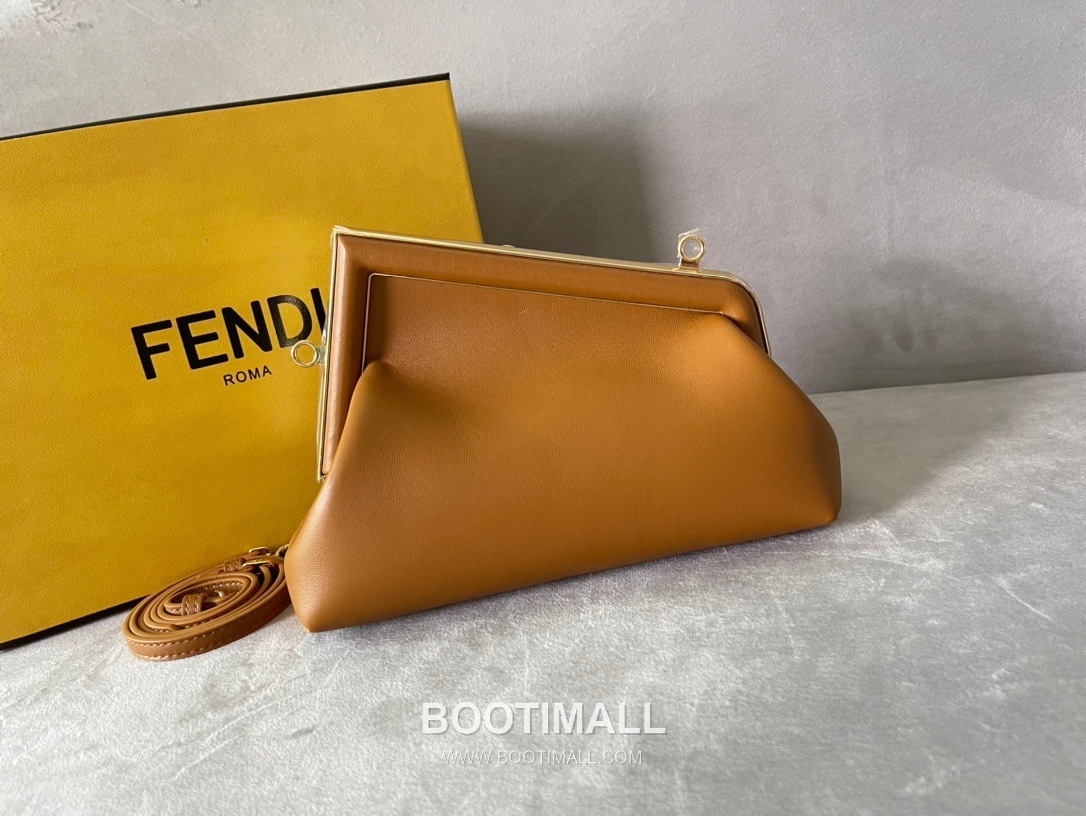 Fendi First Nappa Leather Small Bag 펜디 퍼스트 나파 가죽 스몰 토트 클러치백 129M90 26cm 5