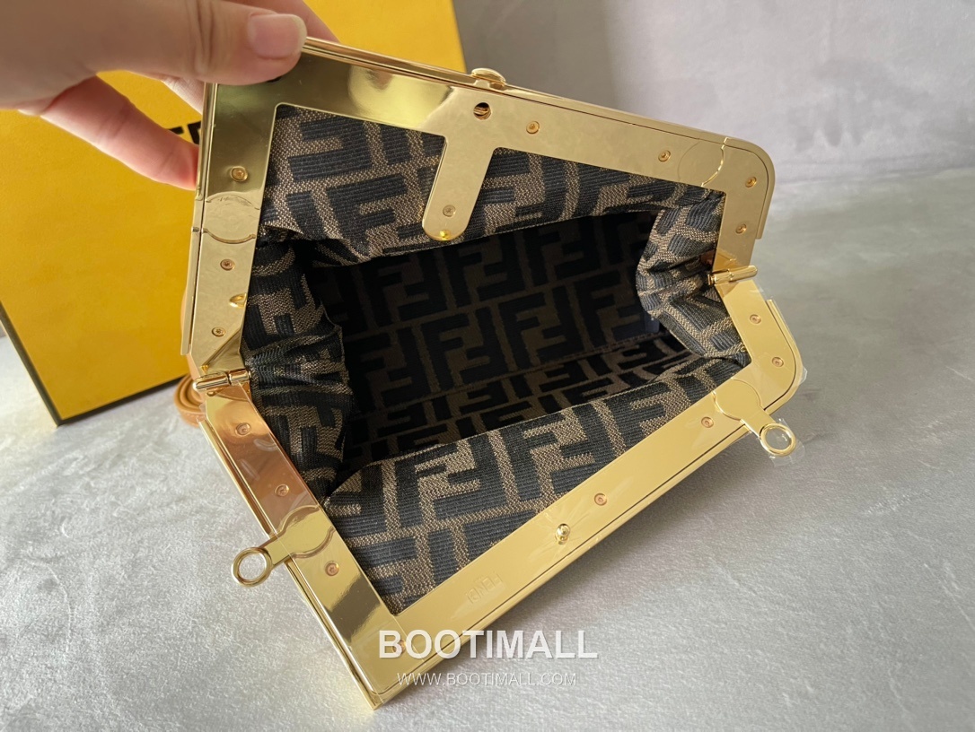 Fendi First Nappa Leather Small Bag 펜디 퍼스트 나파 가죽 스몰 토트 클러치백 129M90 26cm 8