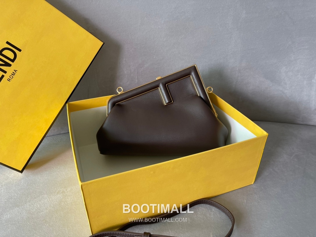 Fendi First Nappa Leather Small Bag 펜디 퍼스트 나파 가죽 스몰 토트 클러치백 129M90 26cm 1