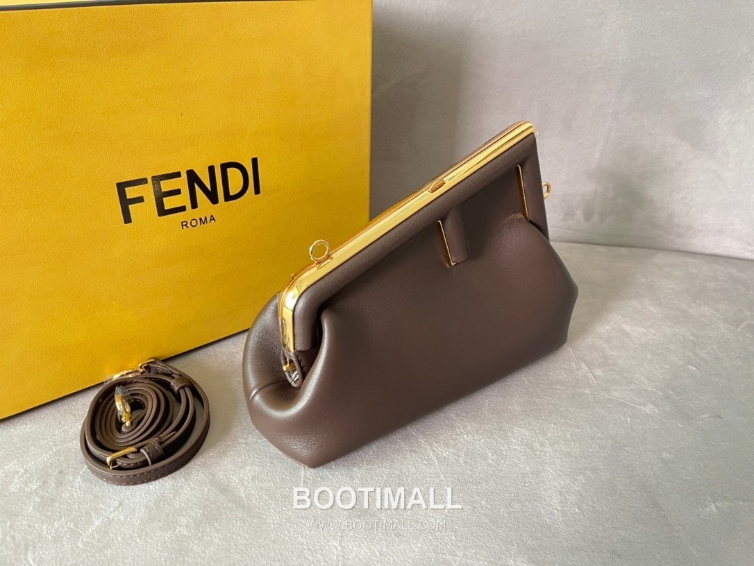 Fendi First Nappa Leather Small Bag 펜디 퍼스트 나파 가죽 스몰 토트 클러치백 129M90 26cm 3
