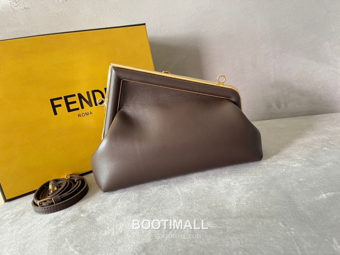 Fendi First Nappa Leather Small Bag 펜디 퍼스트 나파 가죽 스몰 토트 클러치백 129M90 26cm 5