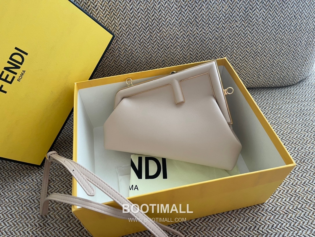 Fendi First Nappa Leather Small Bag 펜디 퍼스트 나파 가죽 스몰 토트 클러치백 129M90 26cm 1