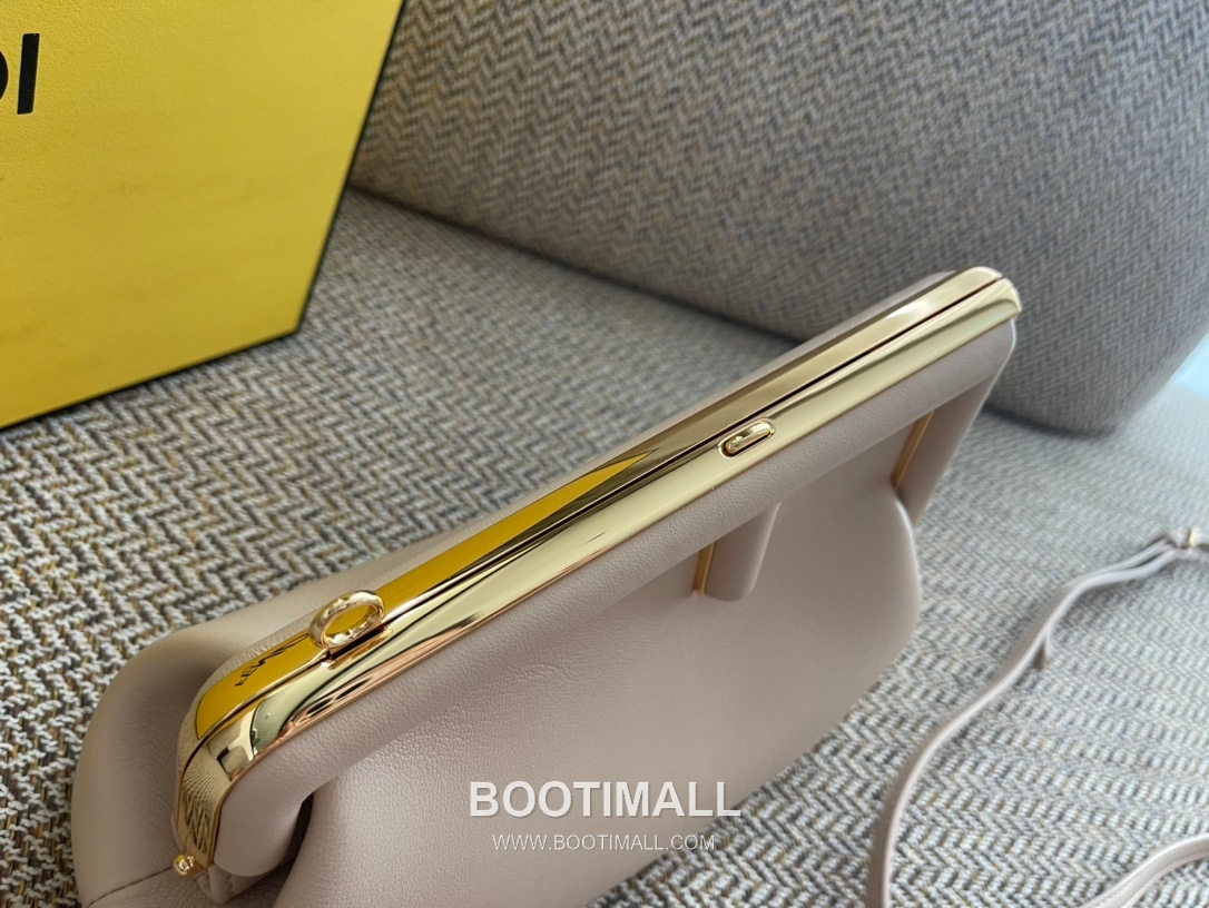 Fendi First Nappa Leather Small Bag 펜디 퍼스트 나파 가죽 스몰 토트 클러치백 129M90 26cm 6