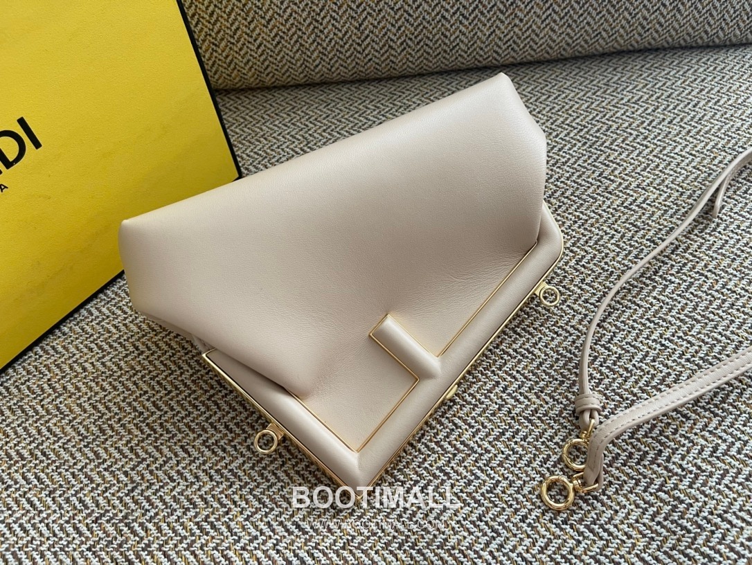 Fendi First Nappa Leather Small Bag 펜디 퍼스트 나파 가죽 스몰 토트 클러치백 129M90 26cm 7