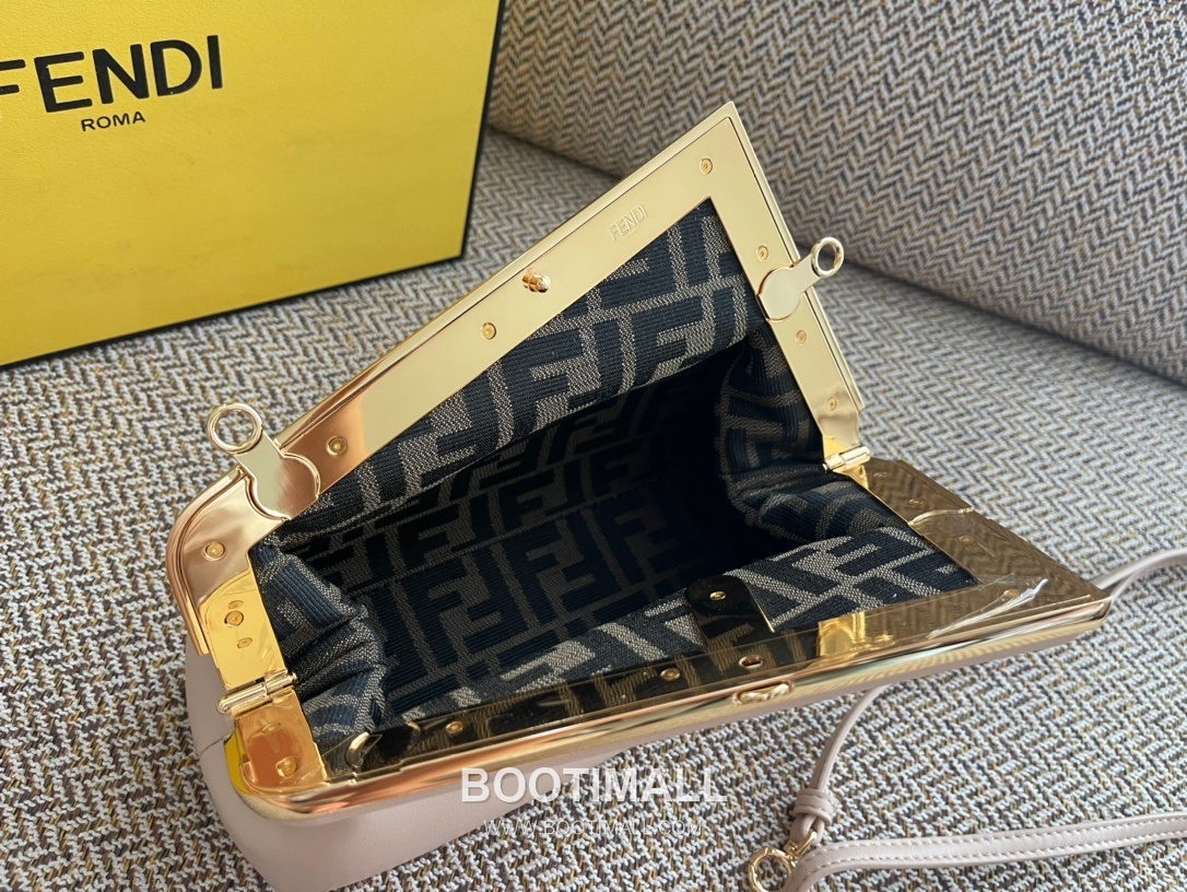 Fendi First Nappa Leather Small Bag 펜디 퍼스트 나파 가죽 스몰 토트 클러치백 129M90 26cm 8