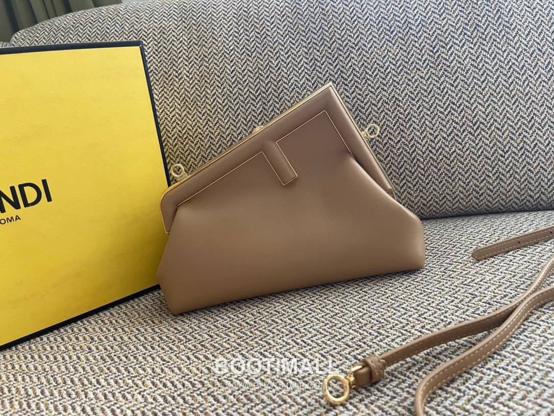 Fendi First Nappa Leather Small Bag 펜디 퍼스트 나파 가죽 스몰 토트 클러치백 129M90 26cm 2