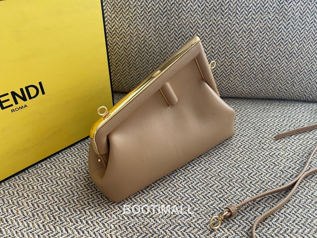 Fendi First Nappa Leather Small Bag 펜디 퍼스트 나파 가죽 스몰 토트 클러치백 129M90 26cm 3