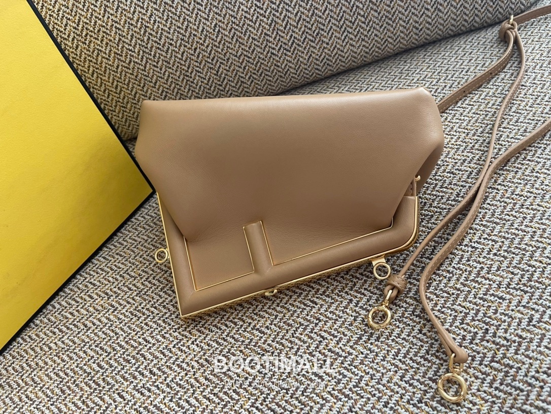 Fendi First Nappa Leather Small Bag 펜디 퍼스트 나파 가죽 스몰 토트 클러치백 129M90 26cm 7