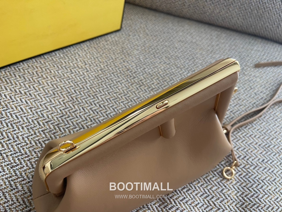 Fendi First Nappa Leather Small Bag 펜디 퍼스트 나파 가죽 스몰 토트 클러치백 129M90 26cm 8
