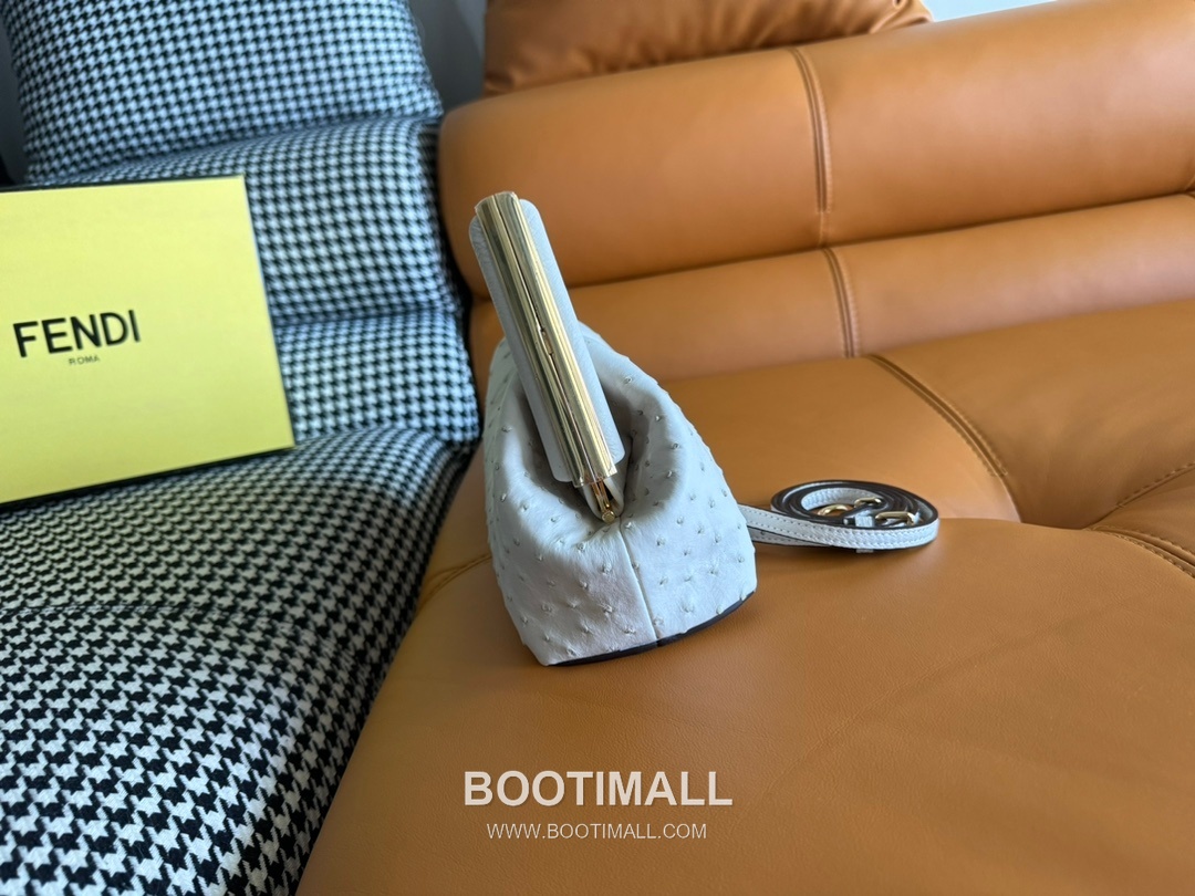 Fendi First Ostrich Leather Small Bag 펜디 퍼스트 오스트리치 가죽 스몰 토트 클러치백 129M200 26cm 3