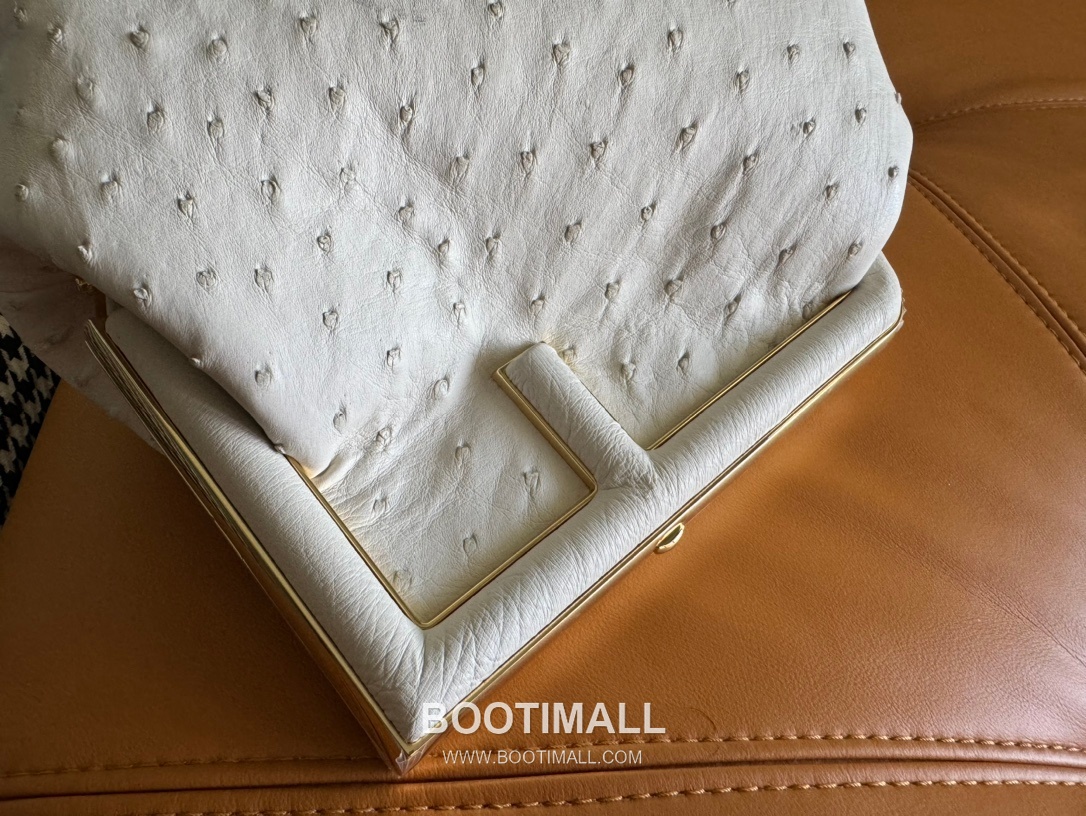 Fendi First Ostrich Leather Small Bag 펜디 퍼스트 오스트리치 가죽 스몰 토트 클러치백 129M200 26cm 6