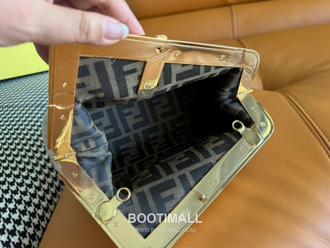 Fendi First Ostrich Leather Small Bag 펜디 퍼스트 오스트리치 가죽 스몰 토트 클러치백 129M200 26cm 7