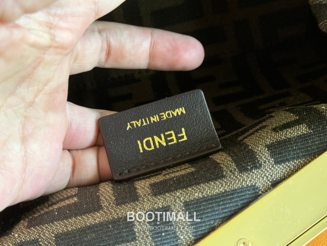 Fendi First Ostrich Leather Small Bag 펜디 퍼스트 오스트리치 가죽 스몰 토트 클러치백 129M200 26cm 8