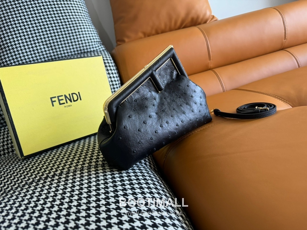 Fendi First Ostrich Leather Small Bag 펜디 퍼스트 오스트리치 가죽 스몰 토트 클러치백 129M200 26cm 2