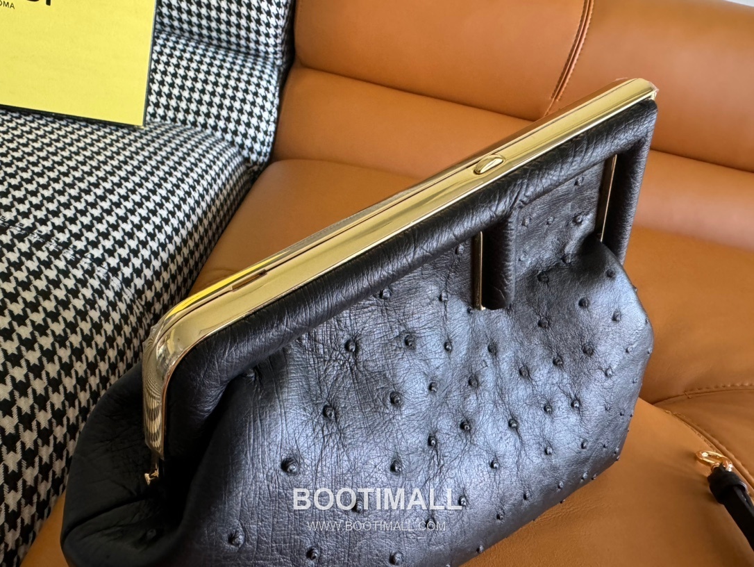 Fendi First Ostrich Leather Small Bag 펜디 퍼스트 오스트리치 가죽 스몰 토트 클러치백 129M200 26cm 6