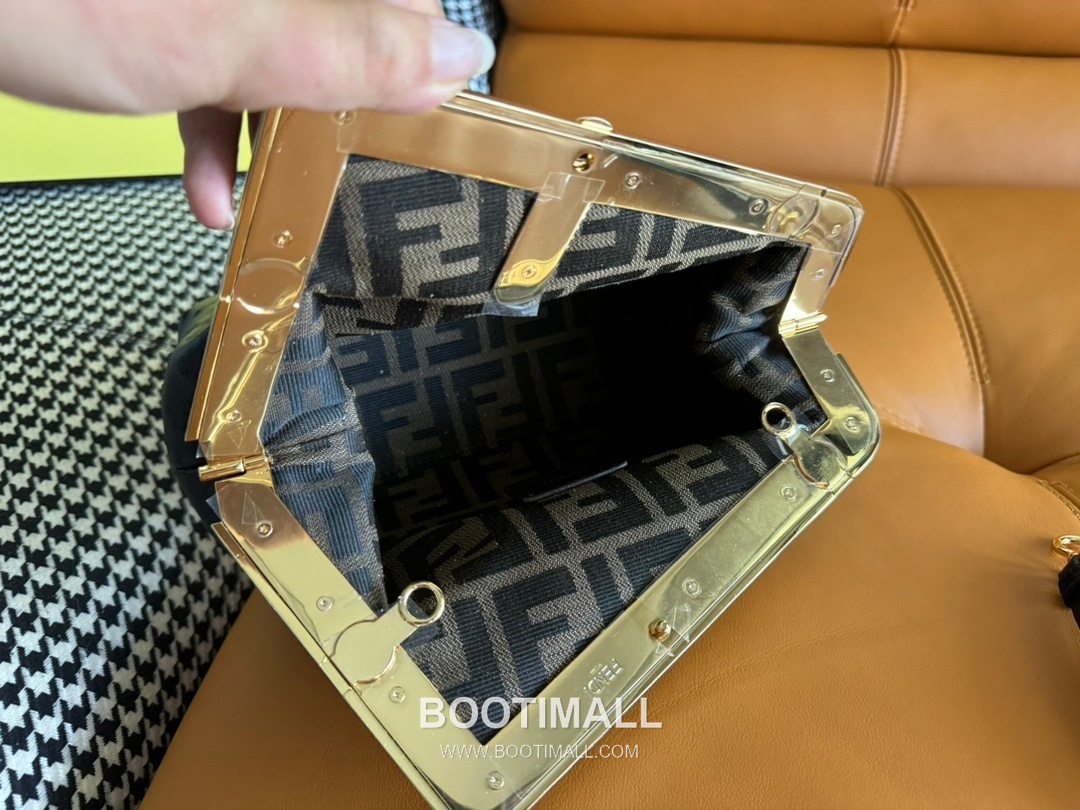 Fendi First Ostrich Leather Small Bag 펜디 퍼스트 오스트리치 가죽 스몰 토트 클러치백 129M200 26cm 7