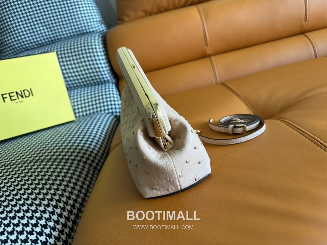 Fendi First Ostrich Leather Small Bag 펜디 퍼스트 오스트리치 가죽 스몰 토트 클러치백 129M200 26cm 4