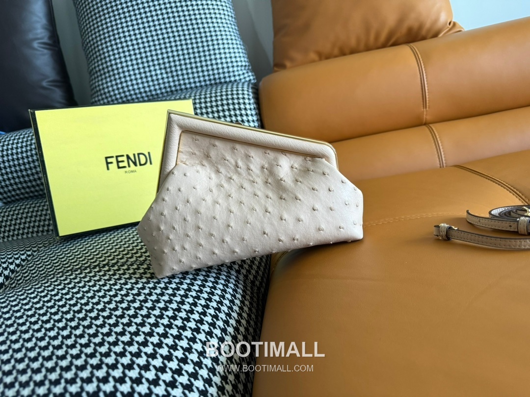 Fendi First Ostrich Leather Small Bag 펜디 퍼스트 오스트리치 가죽 스몰 토트 클러치백 129M200 26cm 5