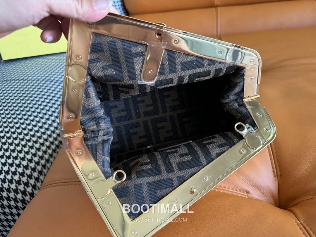 Fendi First Ostrich Leather Small Bag 펜디 퍼스트 오스트리치 가죽 스몰 토트 클러치백 129M200 26cm 8