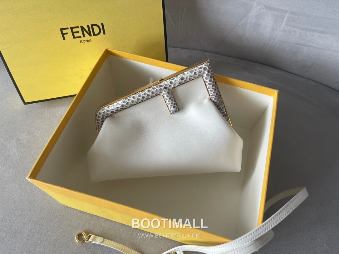 Fendi First Nappa Leather Python Detail Small Bag 펜디 퍼스트 나파 가죽 파이톤 디테일 스몰 토트 클러치백 129M98 26cm 1