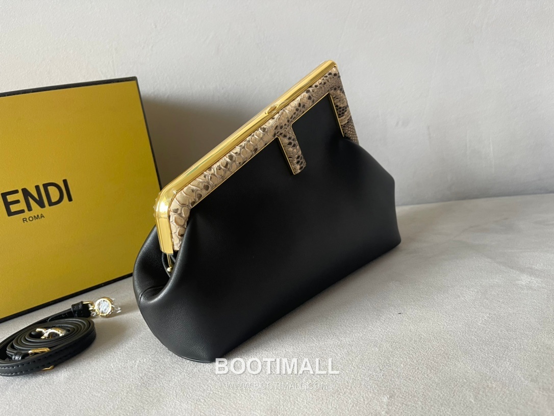 Fendi First Nappa Leather Python Detail Small Bag 펜디 퍼스트 나파 가죽 파이톤 디테일 스몰 토트 클러치백 129M98 26cm 2