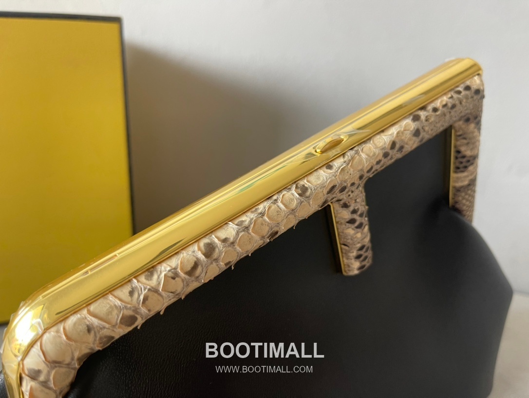 Fendi First Nappa Leather Python Detail Small Bag 펜디 퍼스트 나파 가죽 파이톤 디테일 스몰 토트 클러치백 129M98 26cm 3