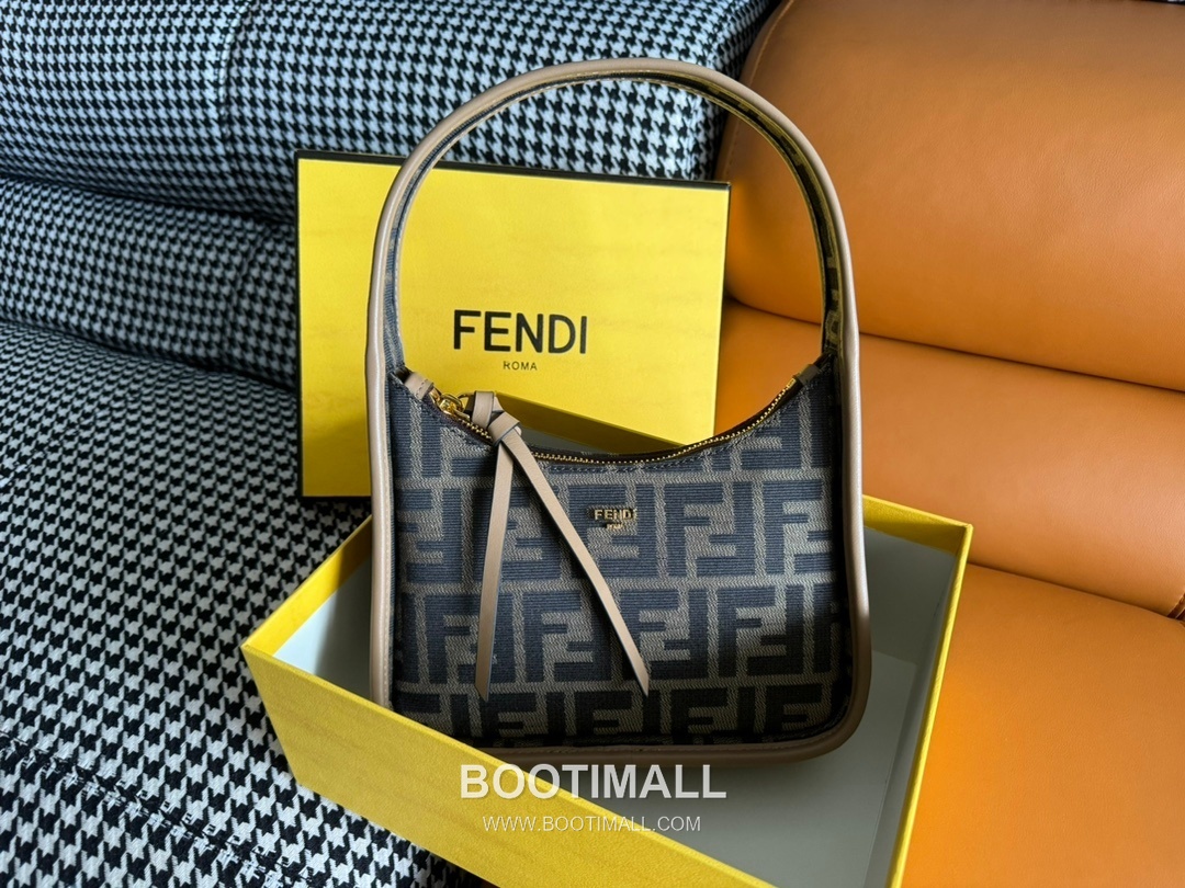 Fendi Fendessence FF Jacquard Crescent Fabric Brown Shoulder Bag 펜디 펜데센스 FF 자카드 크레센트 패브릭 브라운 숄더백 28cm 5