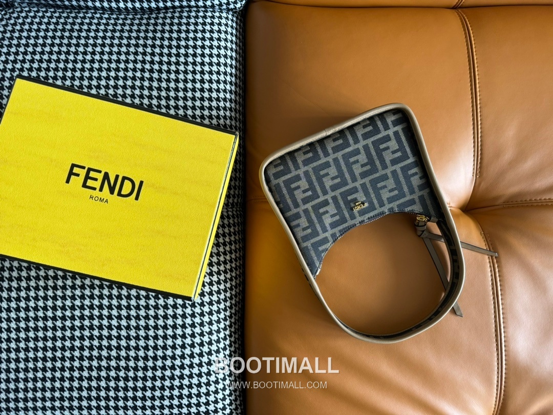 Fendi Fendessence FF Jacquard Crescent Fabric Brown Shoulder Bag 펜디 펜데센스 FF 자카드 크레센트 패브릭 브라운 숄더백 28cm 11