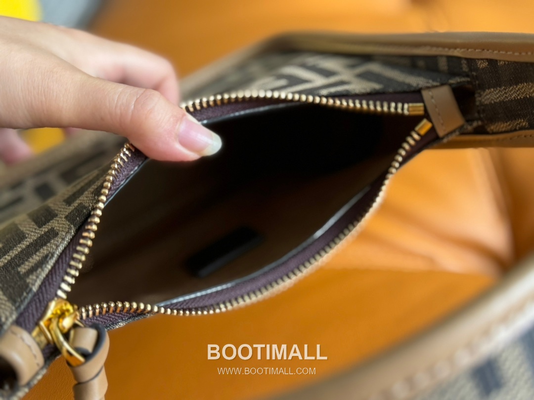 Fendi Fendessence FF Jacquard Crescent Fabric Brown Shoulder Bag 펜디 펜데센스 FF 자카드 크레센트 패브릭 브라운 숄더백 28cm 13